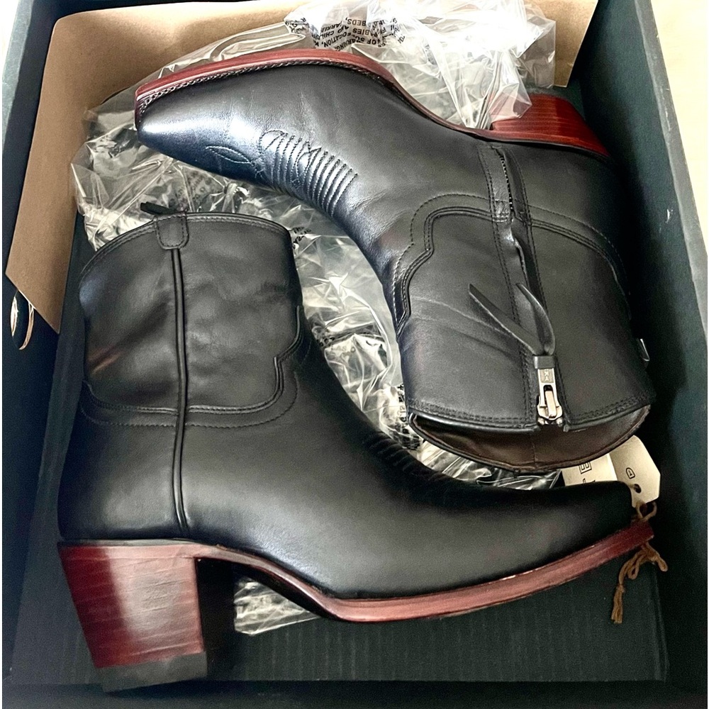 Size 8 Women’s Tecovas Daisy Boots. Worn once